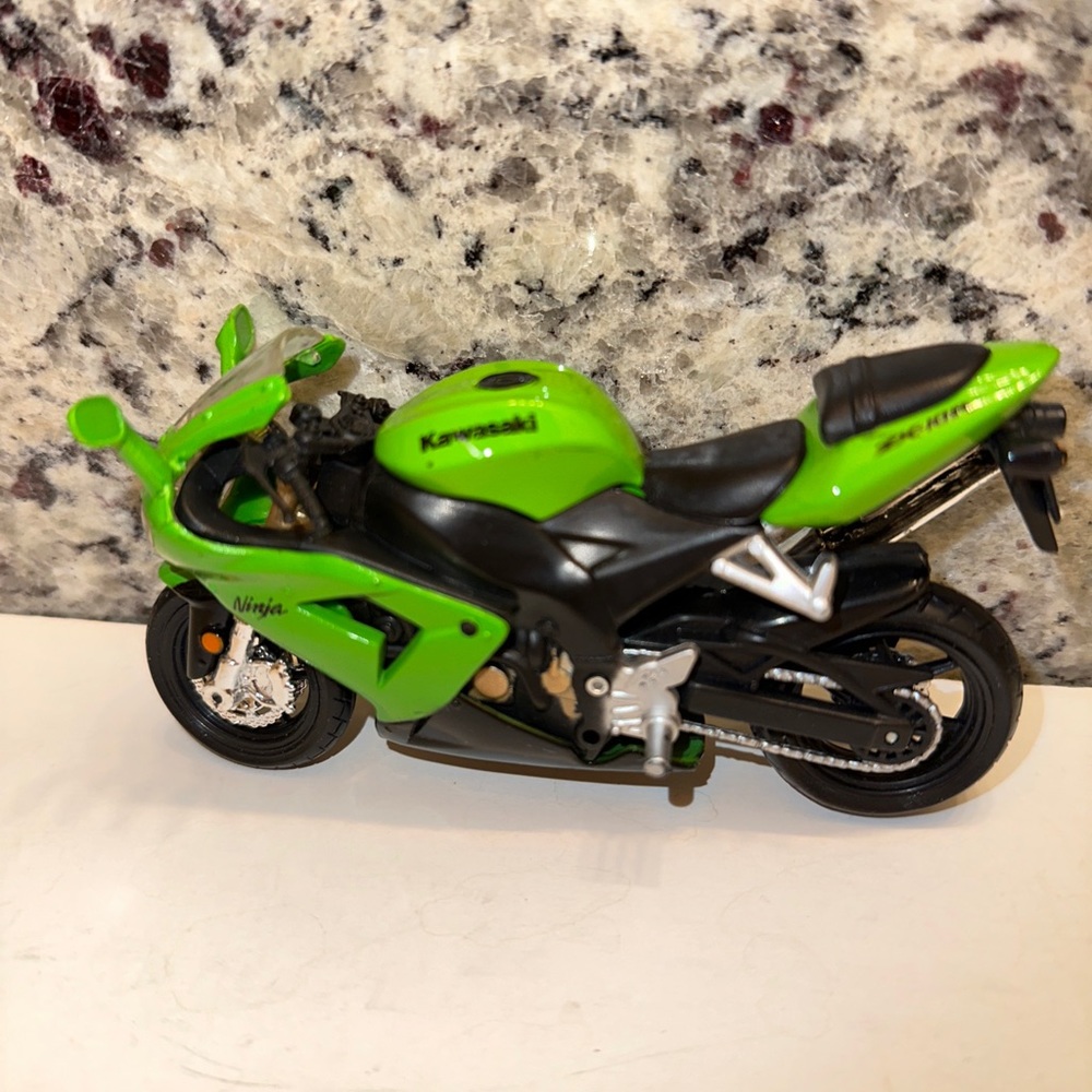 Kawasaki Ninja ZX-10R Motorcycle Model Plastic Toy Motorbike Boy Green